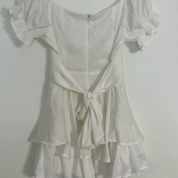 NWT Miami Francesca’s White Satin Tiered Puff Sleeve Romper - Picture 2 of 16